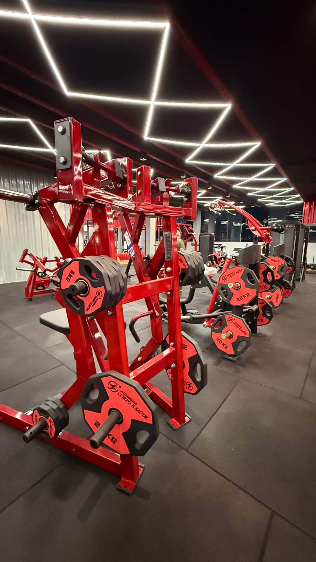 Equipamentos modernos da academia Corpo e Saúde Cuiabá